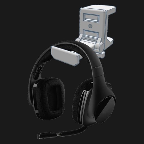 Unos auriculares para juegos negros con un micrófono adjunto se colocan sobre un "Soporte Auriculares para Mesa" blanco, que es seguro y resistente. Las almohadillas parecen estar hechas de tela suave y la diadema es ajustable. El soporte sostiene los auriculares de forma segura en posición vertical sobre un fondo negro, cuenta con almohadillas protectoras de goma para cuidar su escritorio y es capaz de soportar hasta 3 kg.